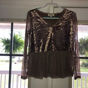 Size small fits more like medium listicle top